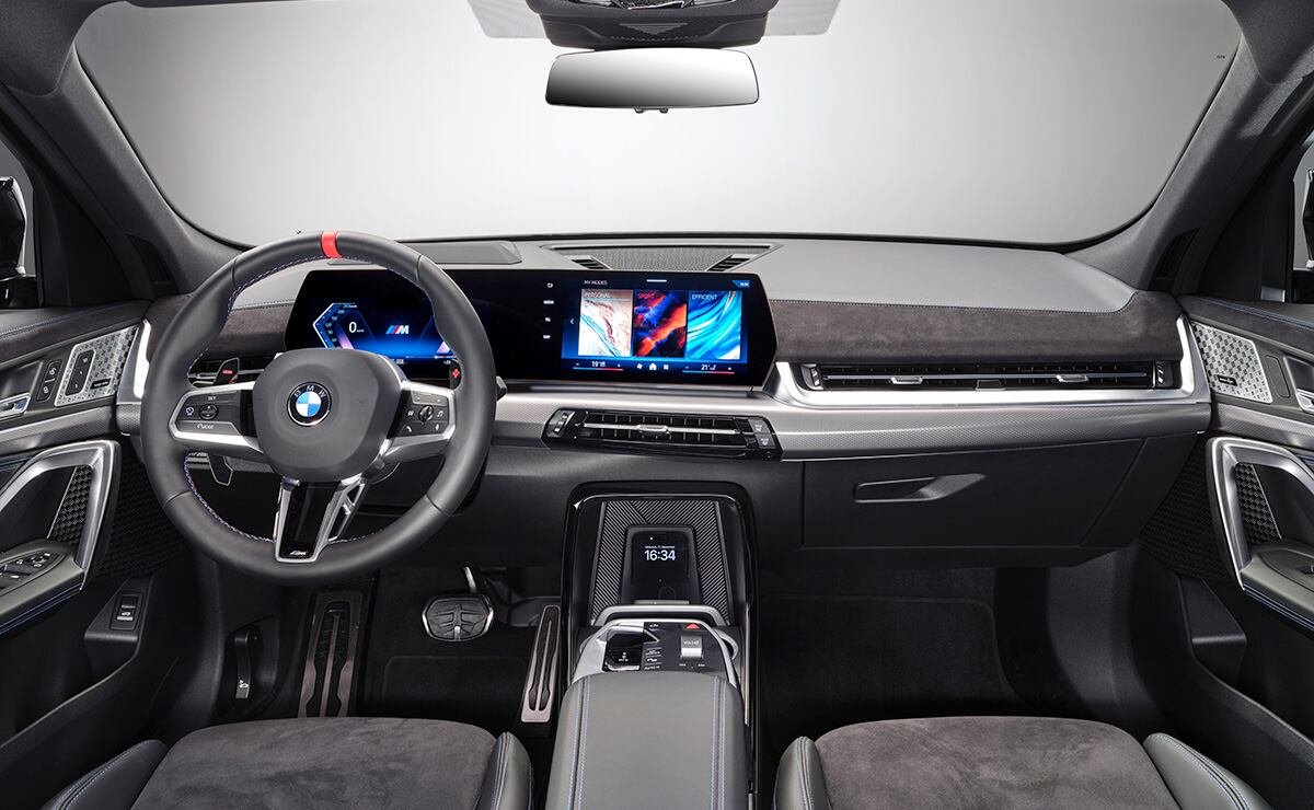 2024 BMW X2 interior.jpg