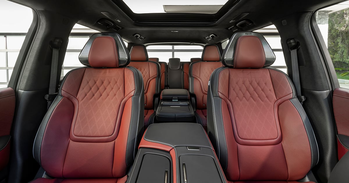 2025 Infiniti QX80 seats