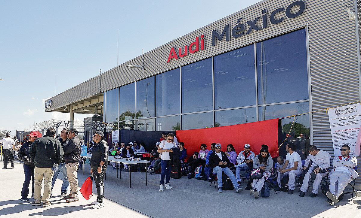 Audi Mexico plant strike in front of building