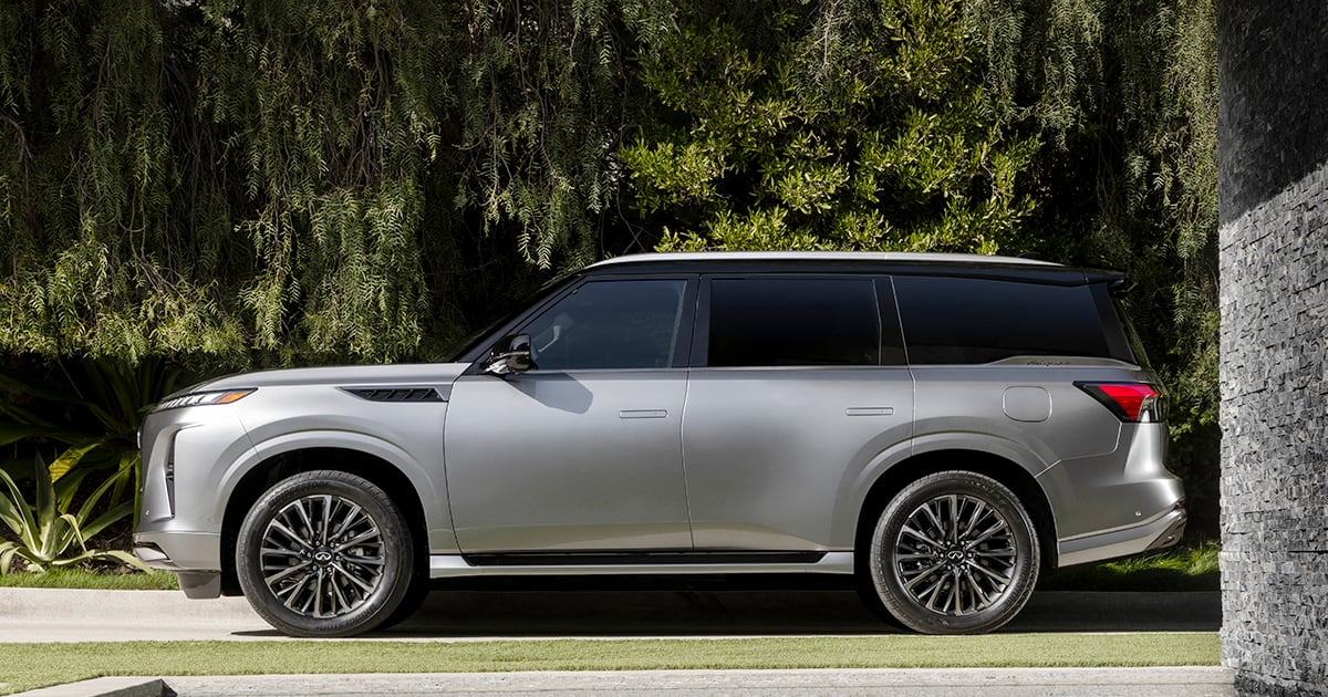 2025 Infiniti QX80 side