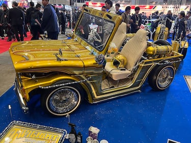 Gold Suzuki Jimny at 2025 Tokyo Auto Salon.