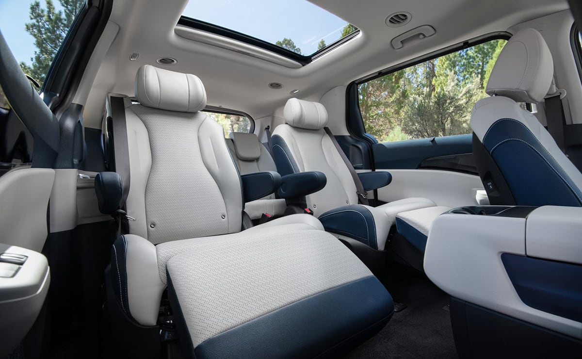 2025 Kia Carnival rear seats