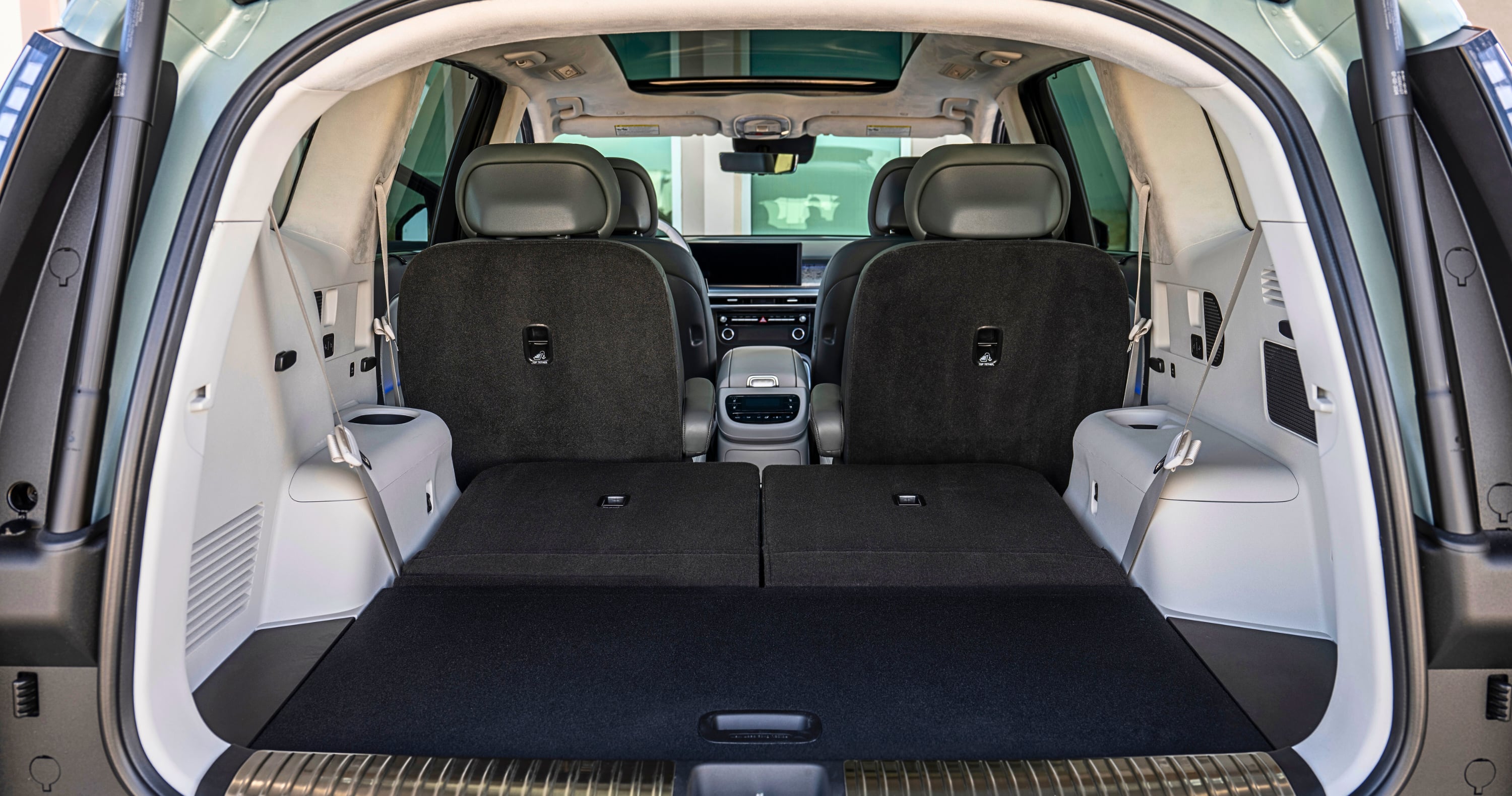 Hyundai Ioniq 9 Calligraphy trim hatch open with rear seats folded down