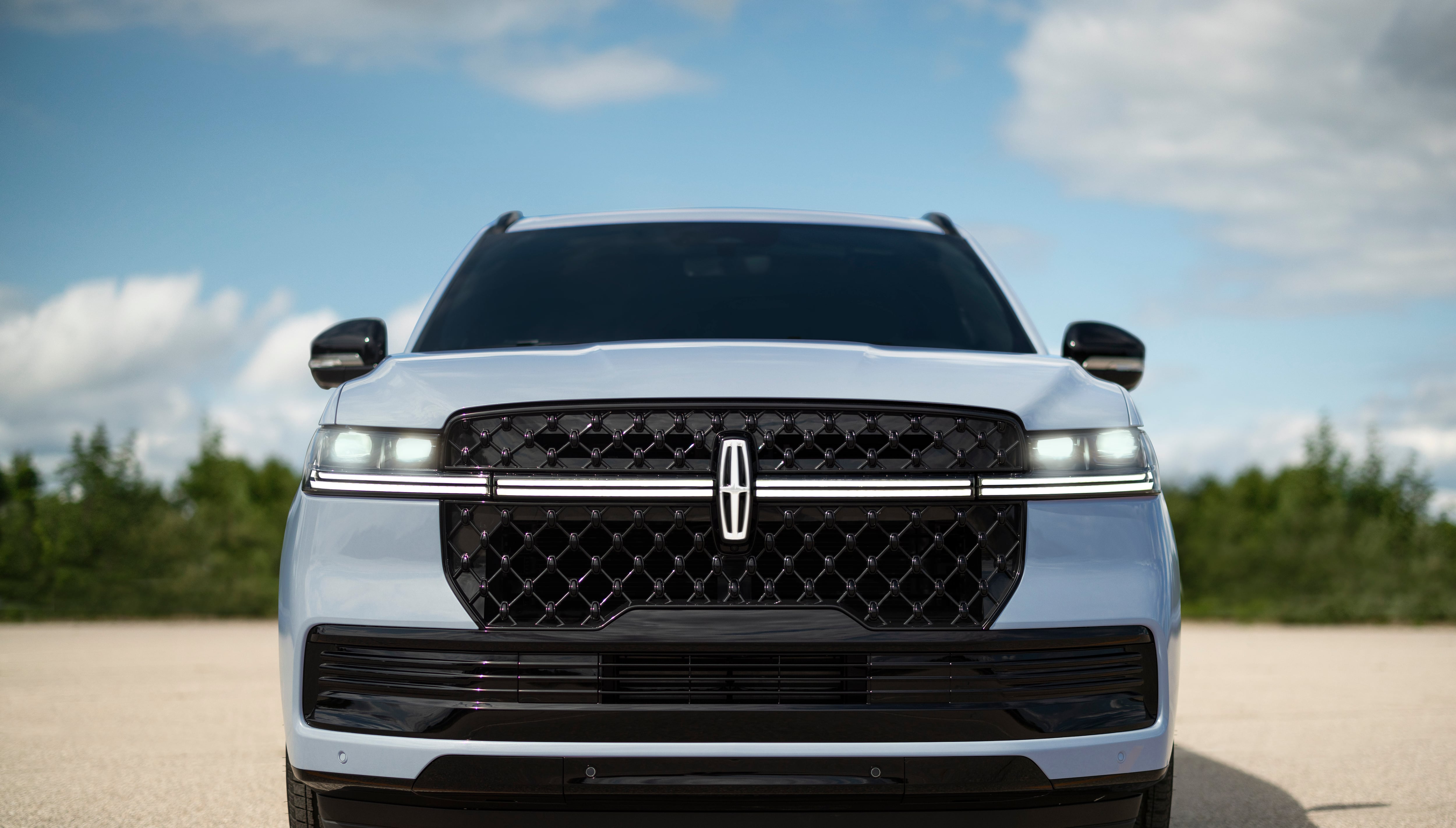 2025 Lincoln Navigator front