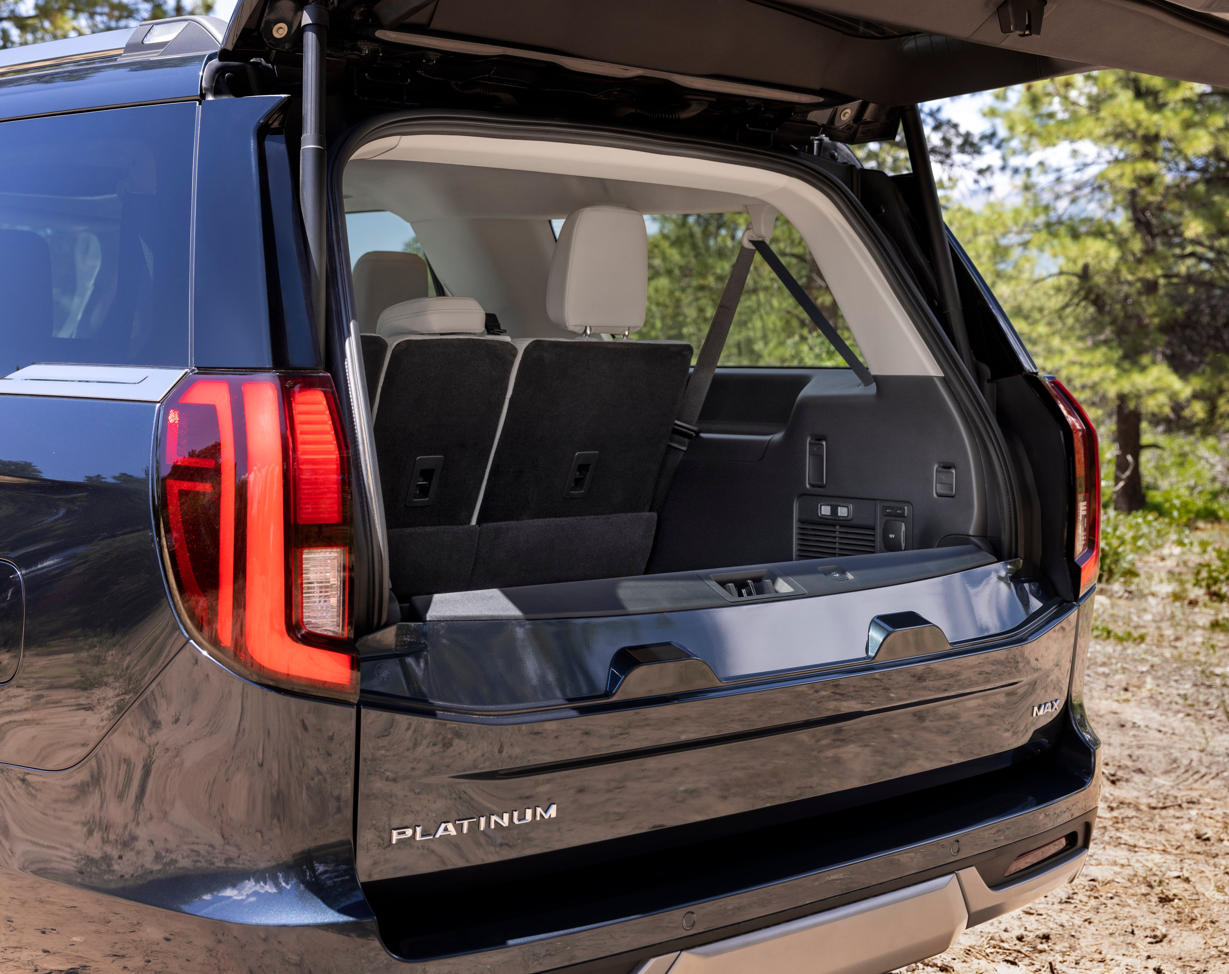 2025-Ford-Expedition-cargo