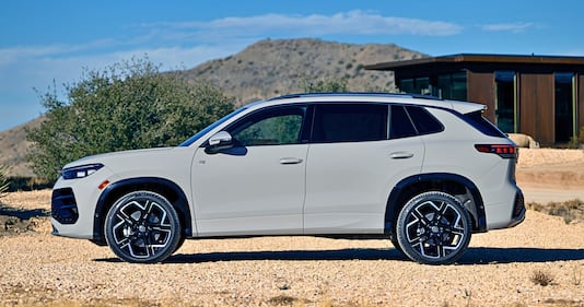 Still side view of the 2025 VW Tiguan