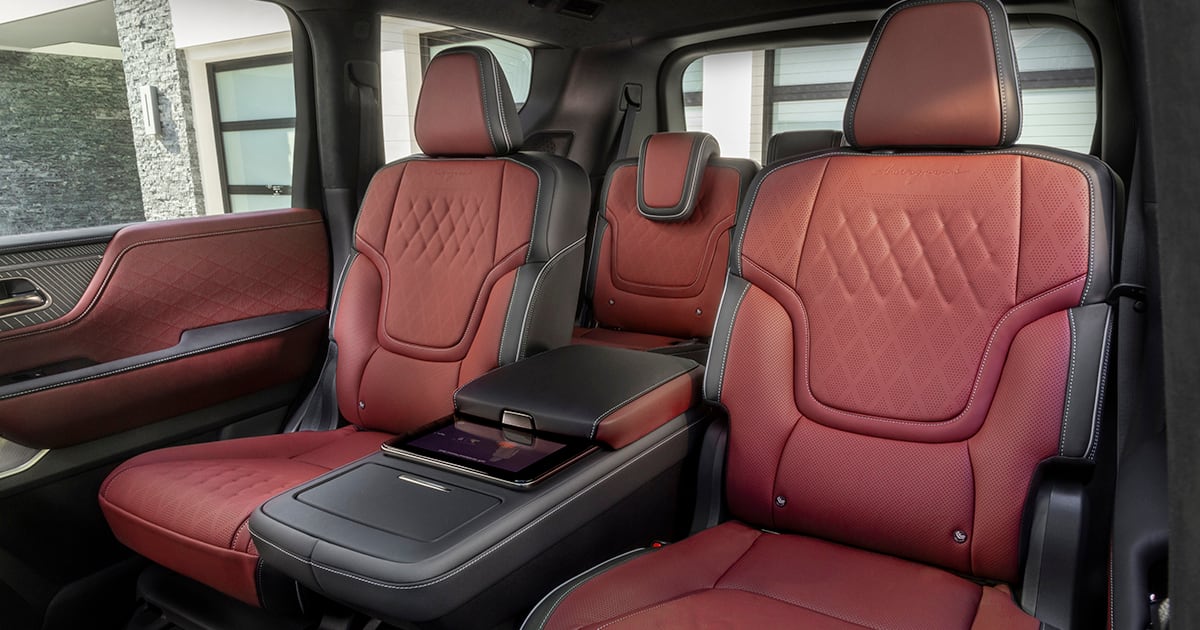 2025 Infiniti QX80 rear seats